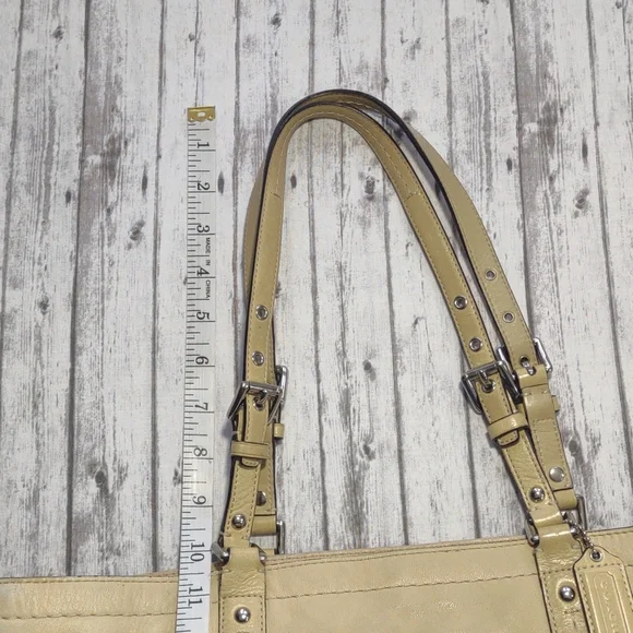 Coach Beige Leather Handbag - Picture 13 of 16